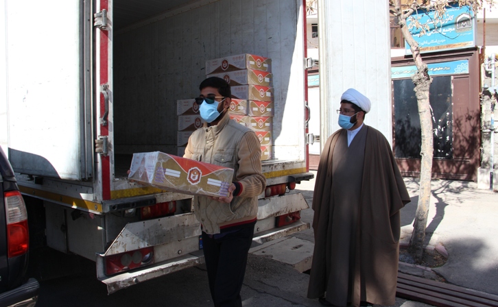 توزيع يک هزار و 200 بسته گوشت گرم بين نيازمندان با همکاري کانون هاي مساجد استان فارس