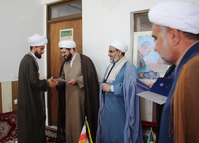 فعالان فرهنگي و اصحاب مساجد شهرستان کوار تجليل شدند